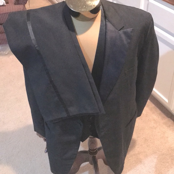 Vtg (80s) Palm Beach 3pc Tuxedo, Peaked Lapel 48L - Picture 1 of 10